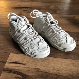 Beige Nike air more uptempo